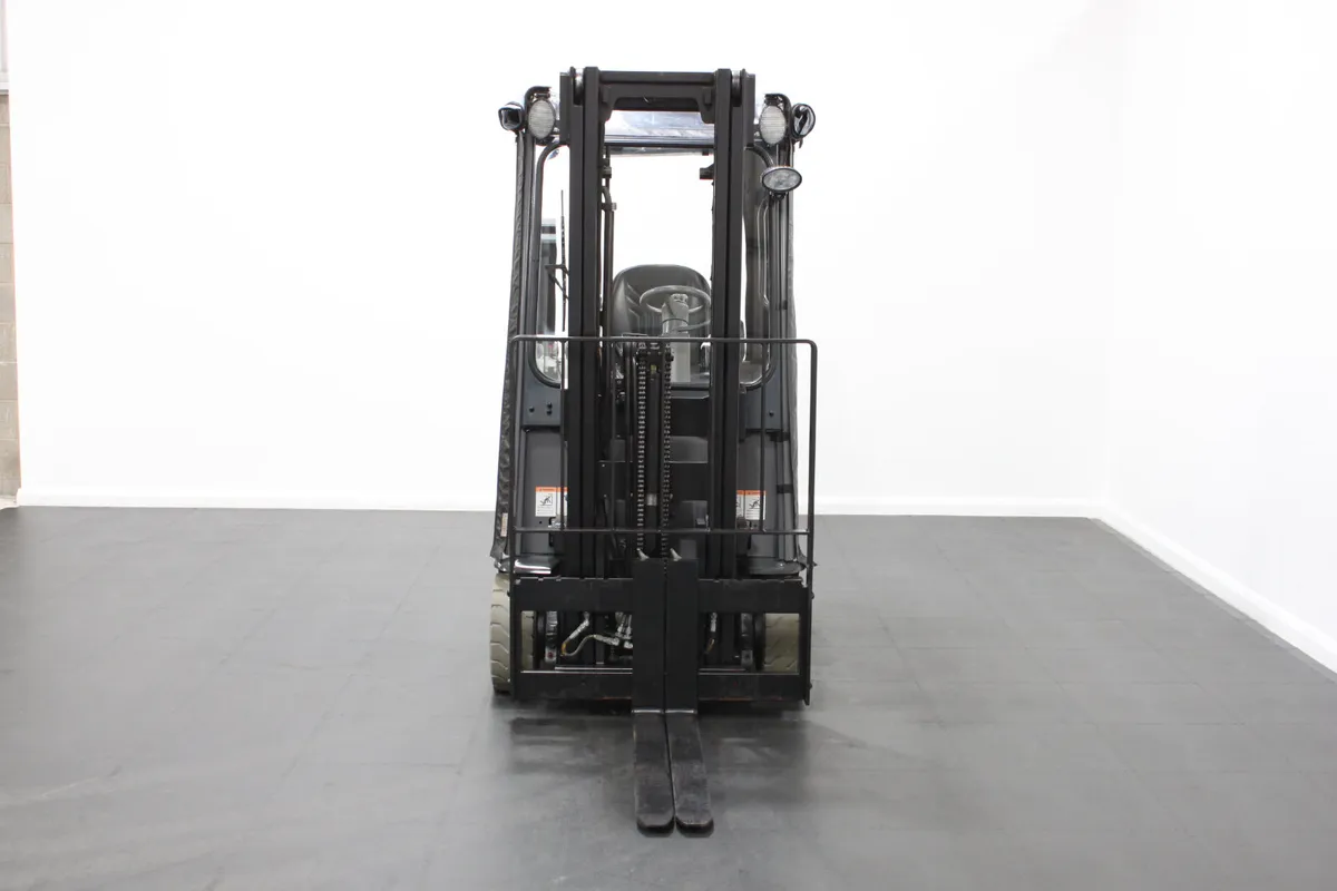 Crown SCT6020 1.6T with Fully Enclosed PVC Cab - Image 4