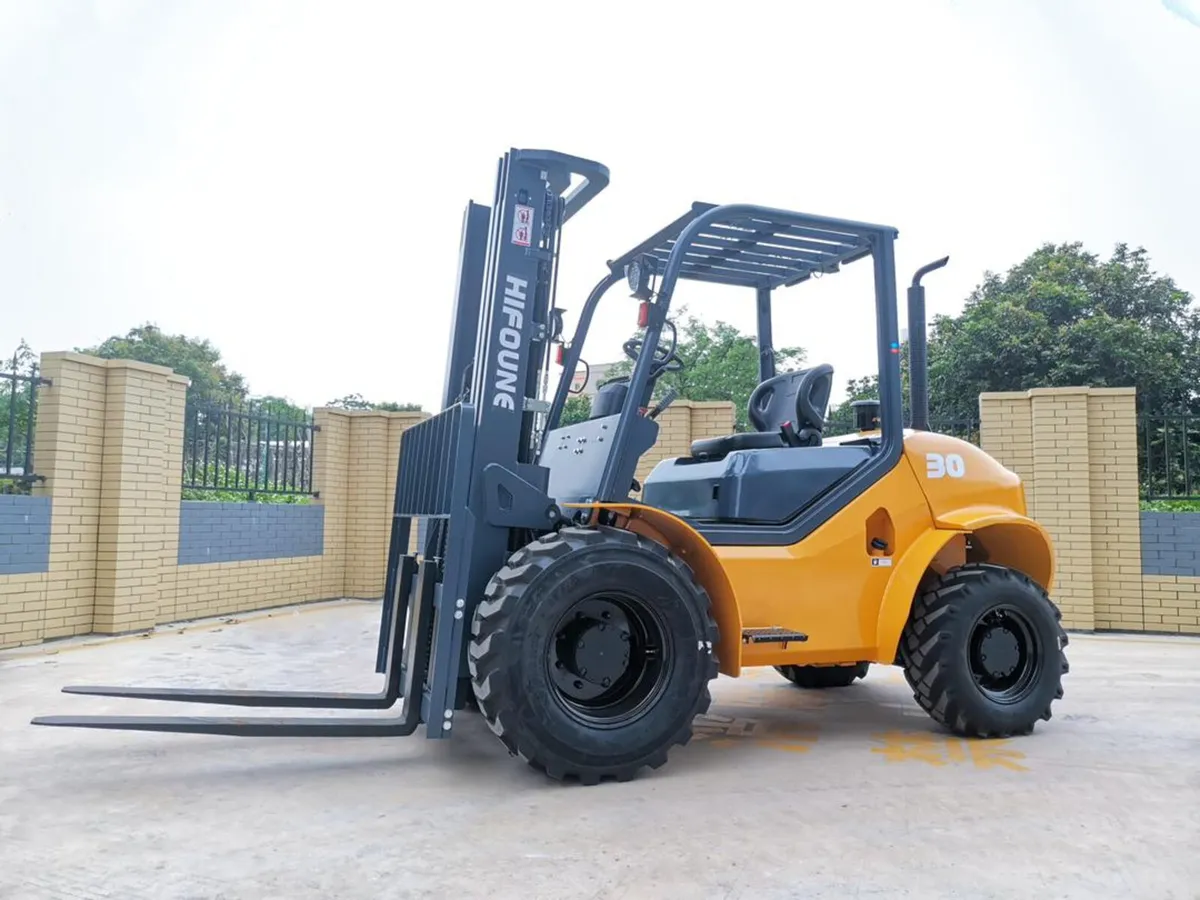 HIFOUNE CPCD25 2WD 2.5T Rough Terrain Forklift - Image 4