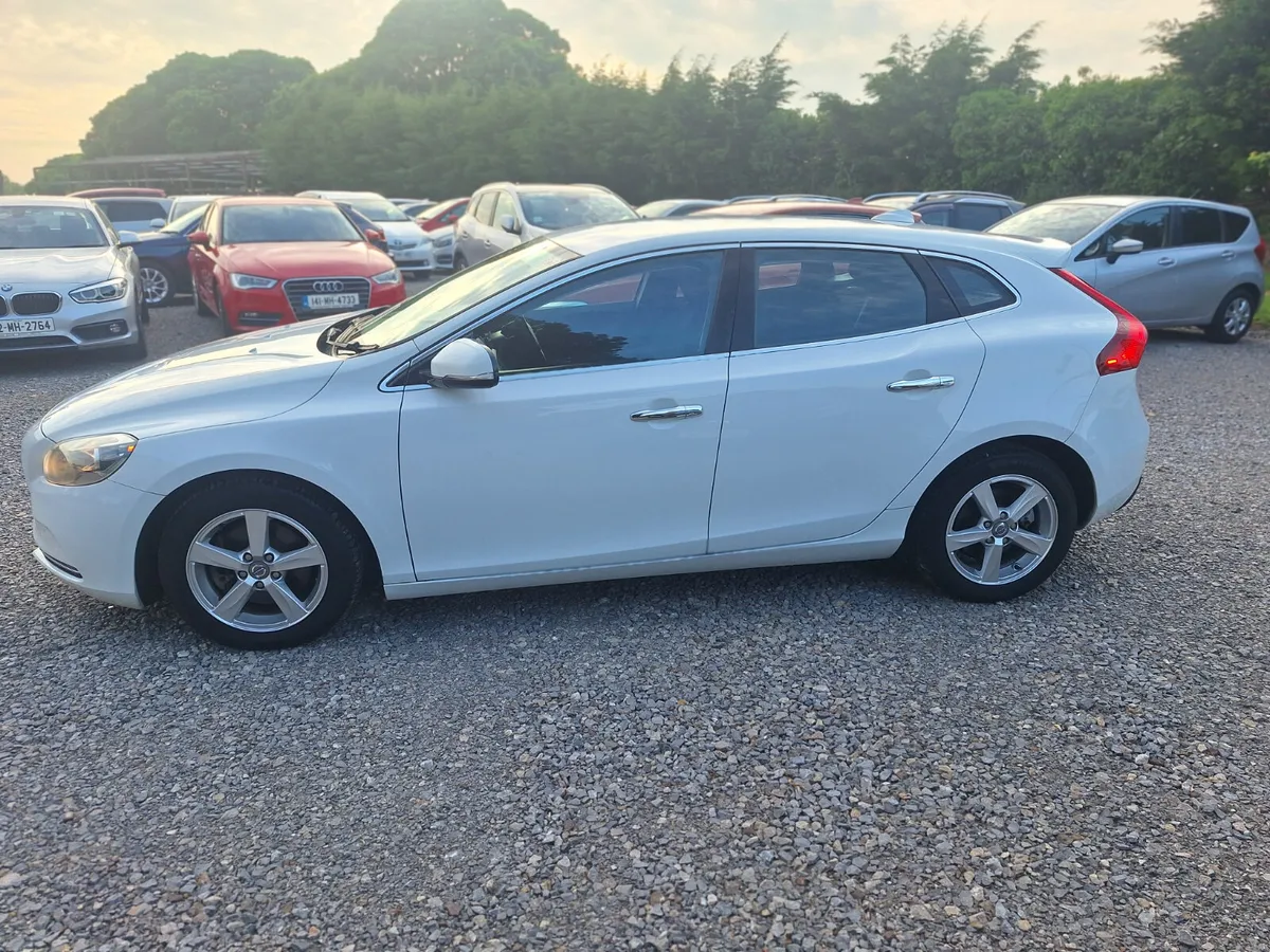 Volvo V40 2013 - Image 1