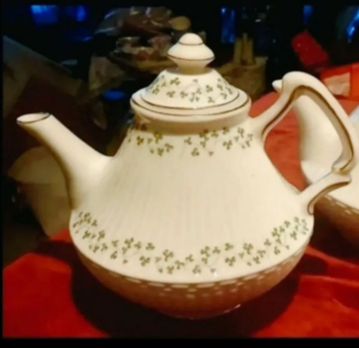 Royal Tara Shamrock teapot - Image 1
