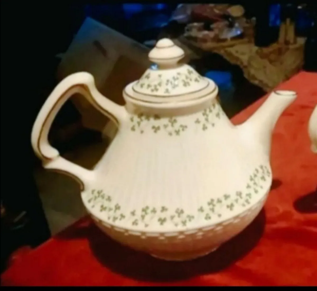 Royal Tara Shamrock teapot - Image 2