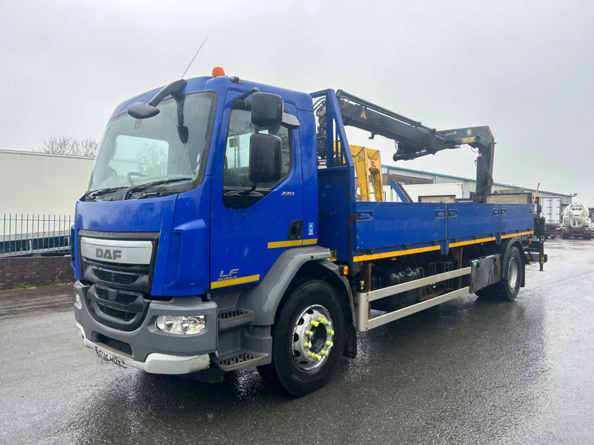 2016 Daf lf 220 18 ton flat with crane - Image 1