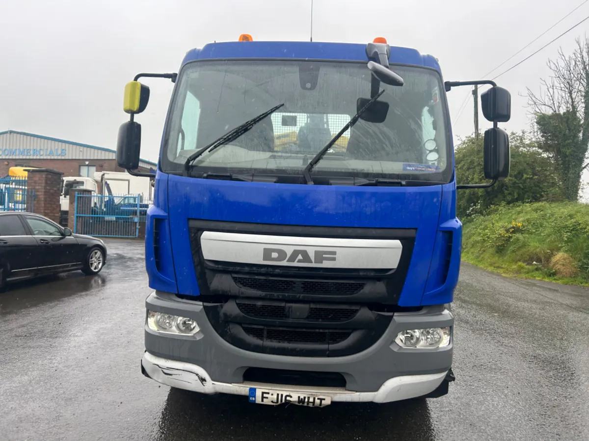 2016 Daf lf 220 18 ton flat with crane - Image 2