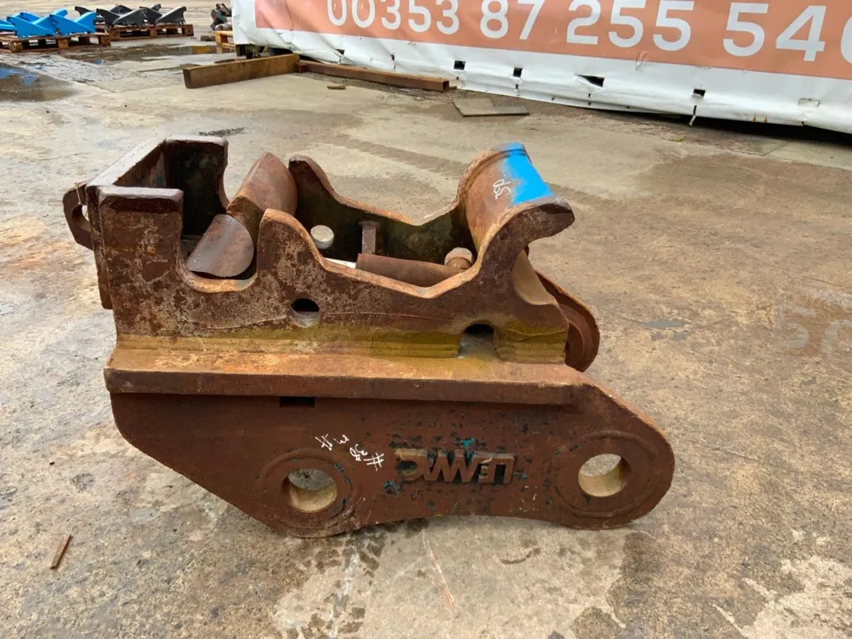 LEMAC HYDRAULIC QUICK HITCH....90mm PINS....38mh. - Image 2