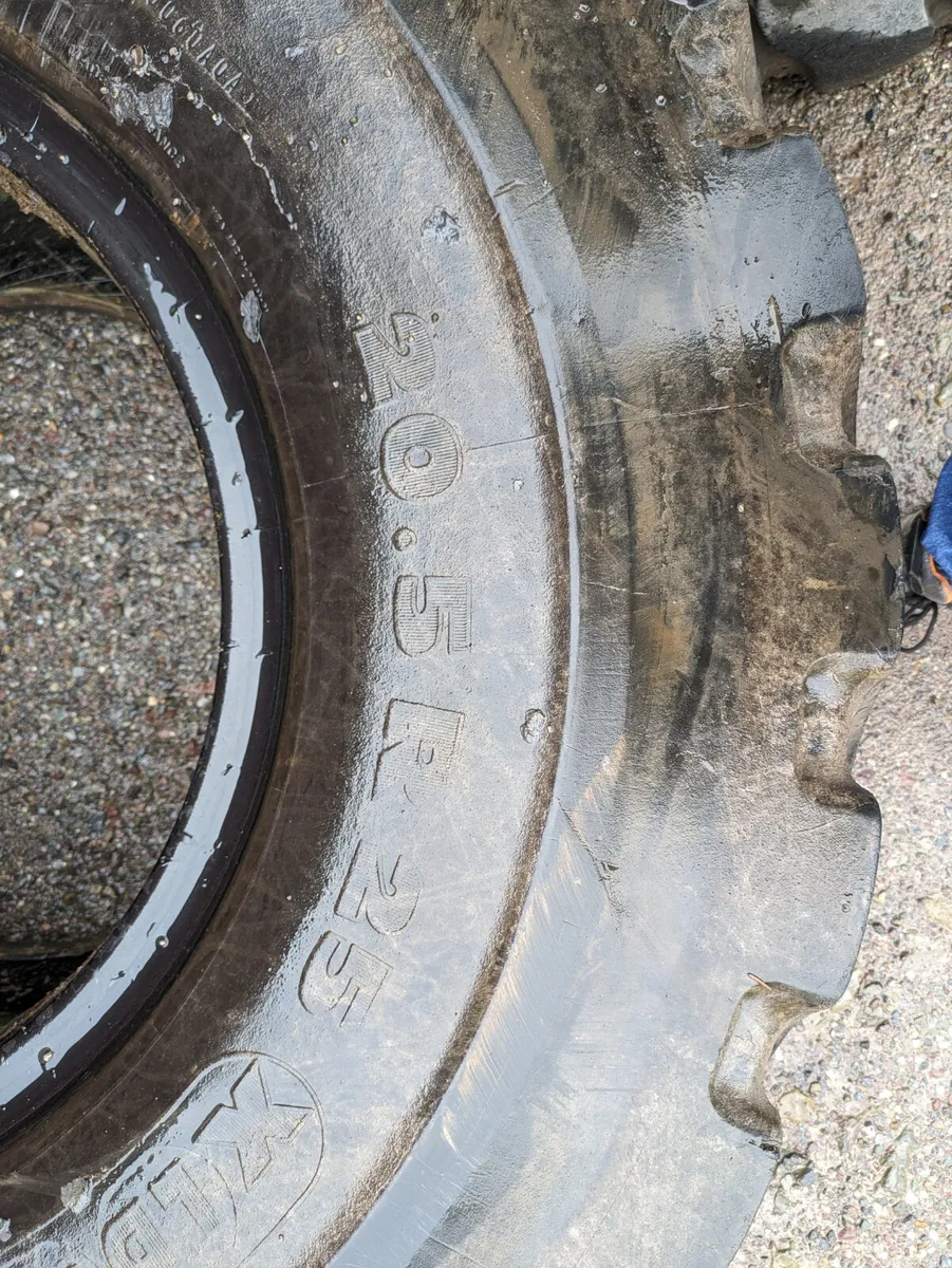 Volvo L60 JCB  tyres 20.5 R25  Heavy duty Michelin - Image 4