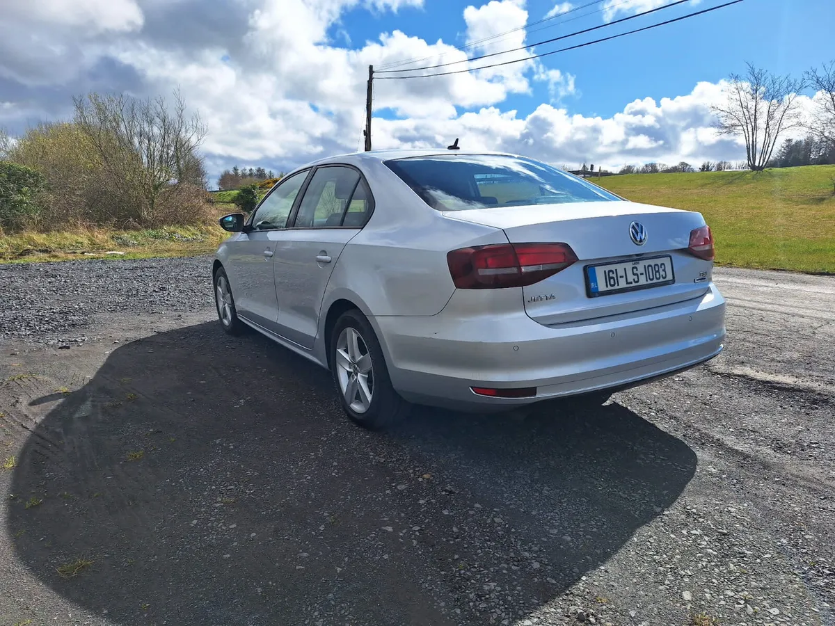 Volkswagen Jetta 2016 - Image 2