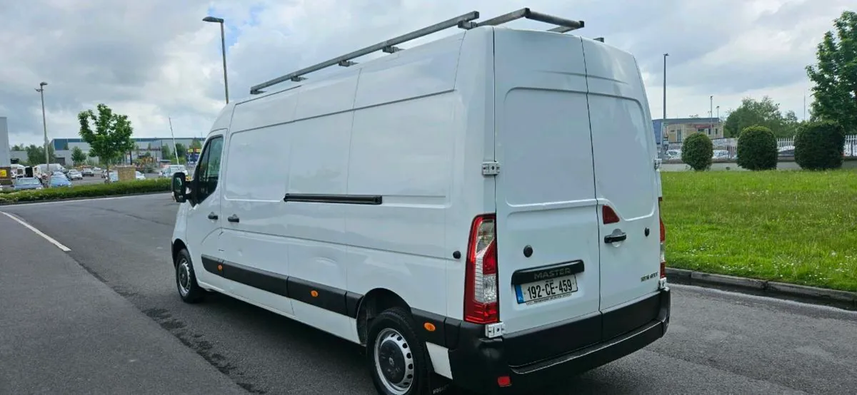 RENAULT MASTER LWB NO VAT CVRT 11/25 - Image 2