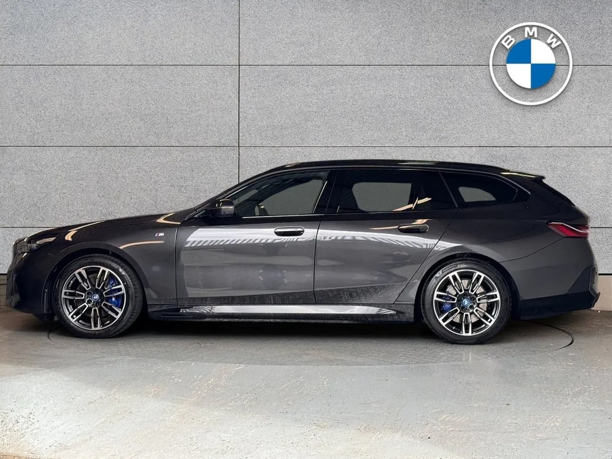 BMW i5 Edrive M Sport Touring - Image 3