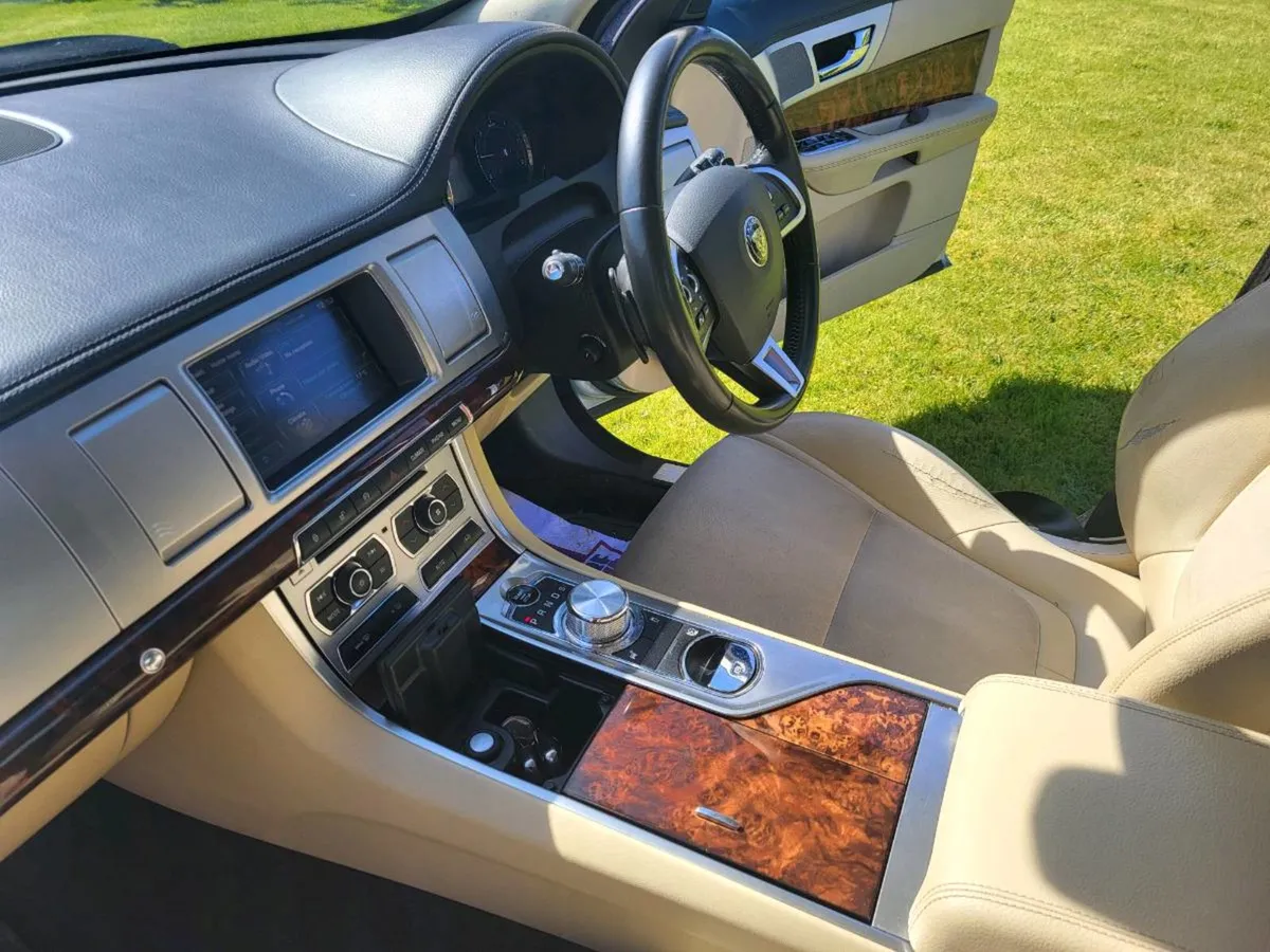 Jaguar XF - Image 4