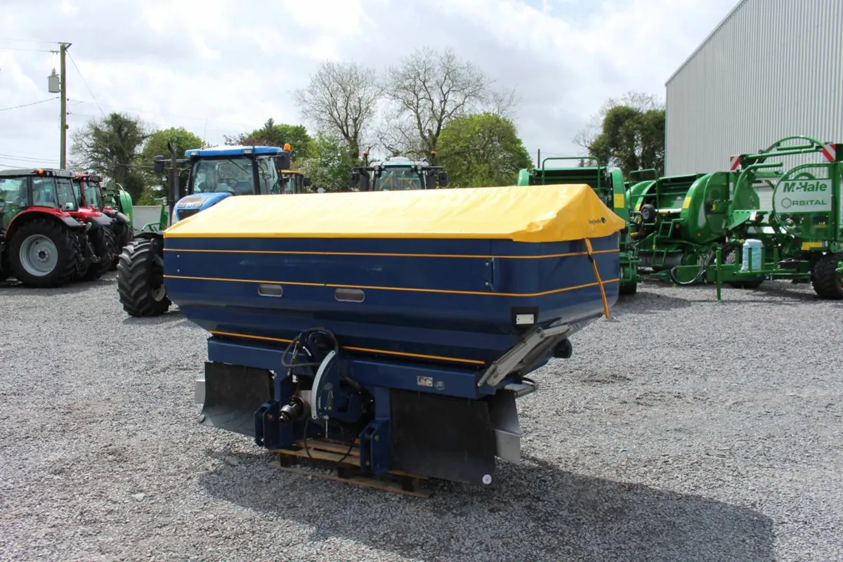 Bogballe 3 Tonne Fertiliser Spreader - Image 4