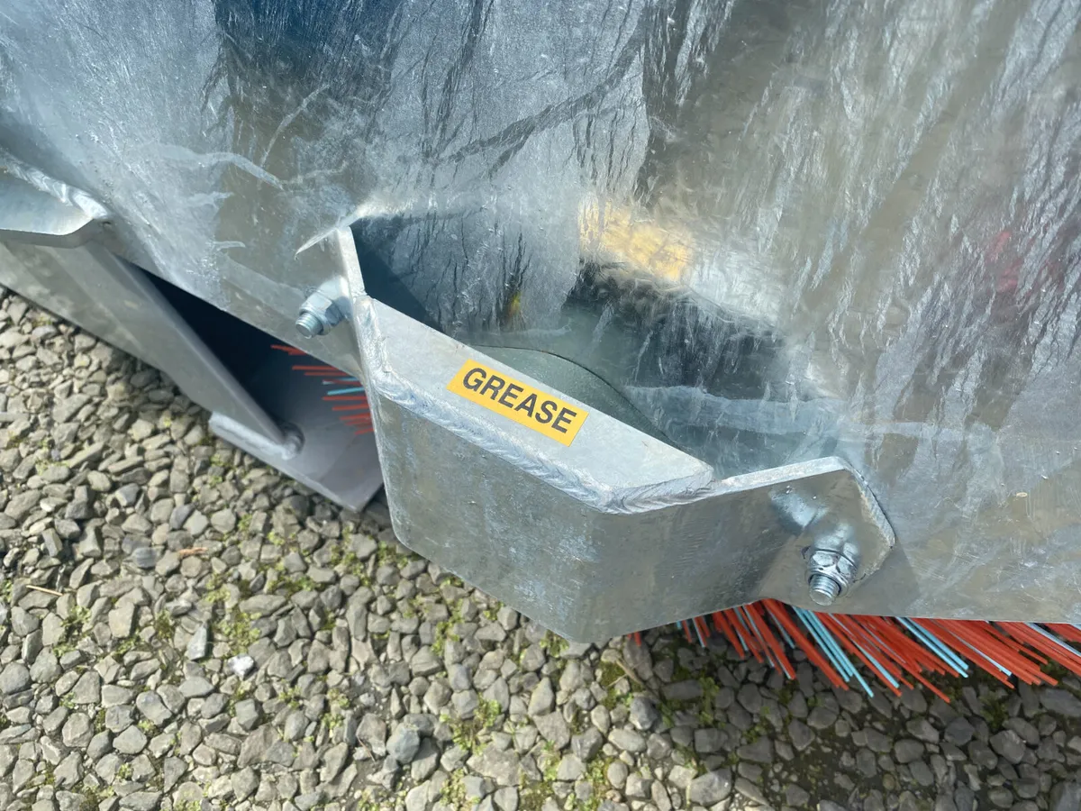 6ft Bloomer Bucket Sweeper - Image 3