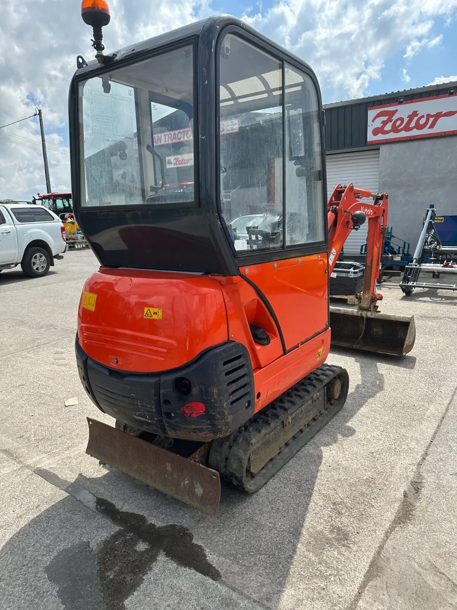 Kubota KX36-3 1.5T mini excavator - Image 4