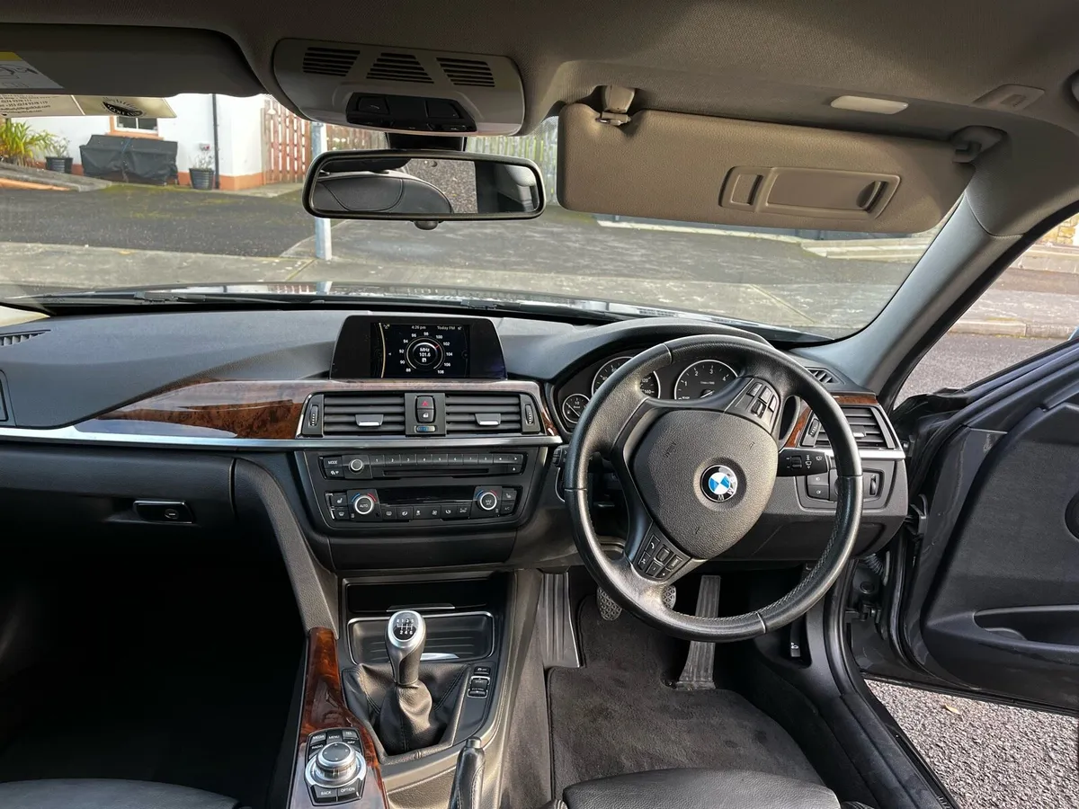 BMW 3-Series 2014 - Image 2