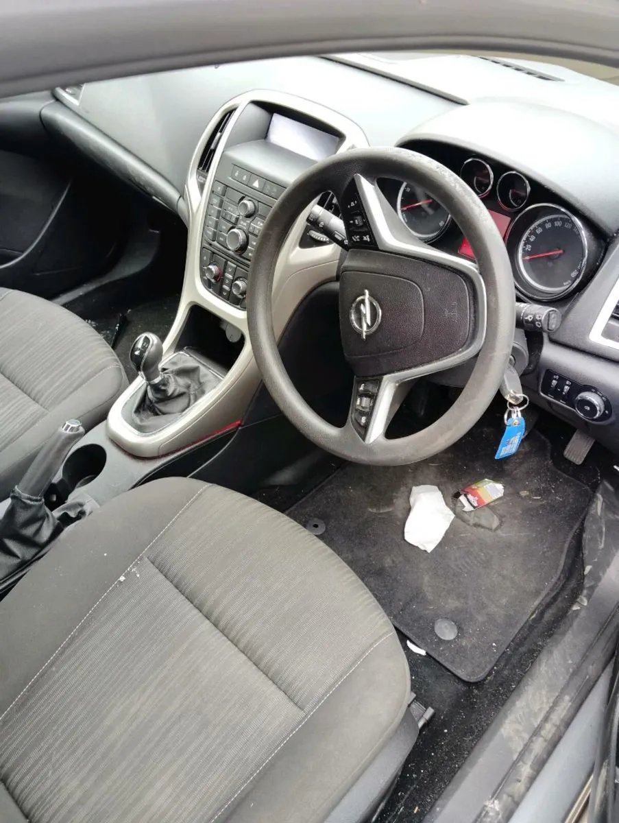 Breaking Opel astra 2012 1.3 diesel - Image 4