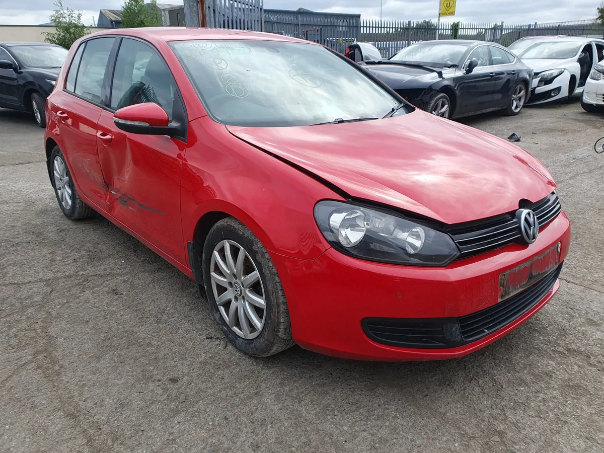 11 VOLKSWAGEN GOLF  1.6 TDI (CAYE) FOR BREAKING - Image 2
