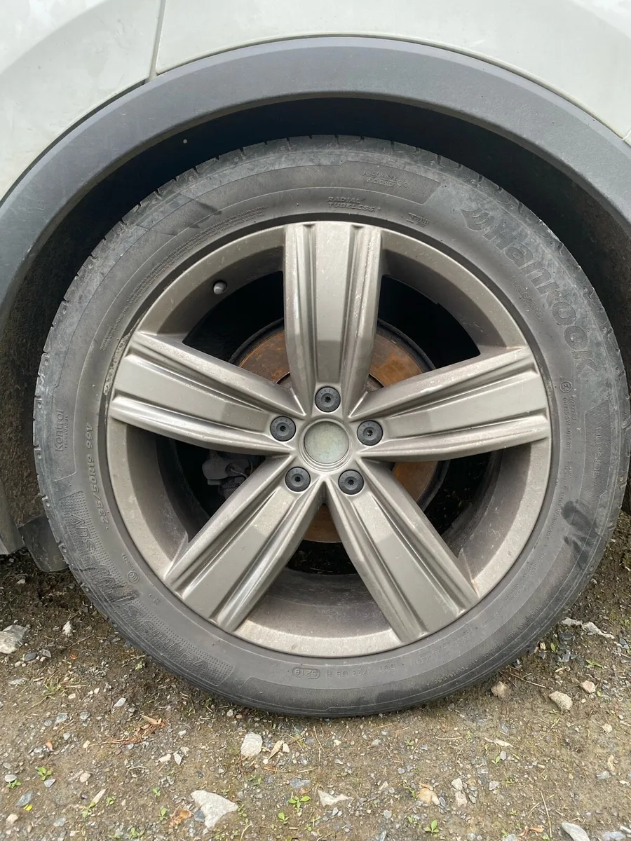 🟢 2019 Tiguan BREAKING FOR PARTS - Image 4