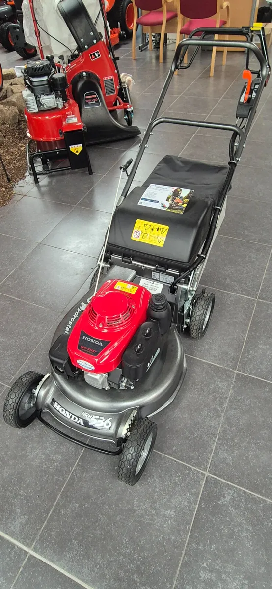 Honda HRH 536 HXE Lawnmower - Image 1