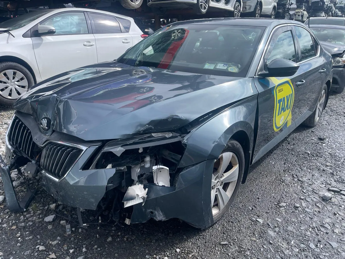 2016 SKODA SUPERB For Breaking/Dismantling - Image 1