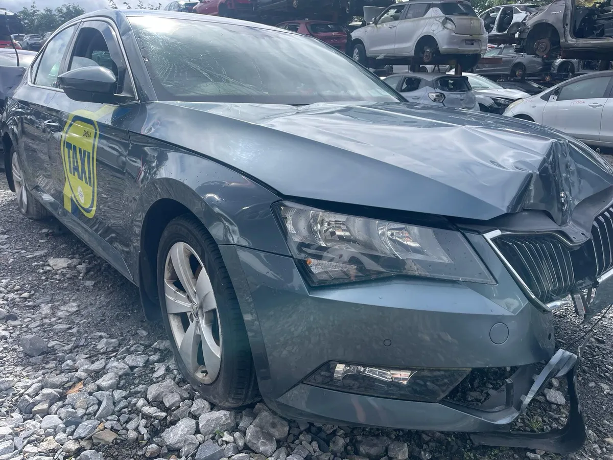 2016 SKODA SUPERB For Breaking/Dismantling - Image 4