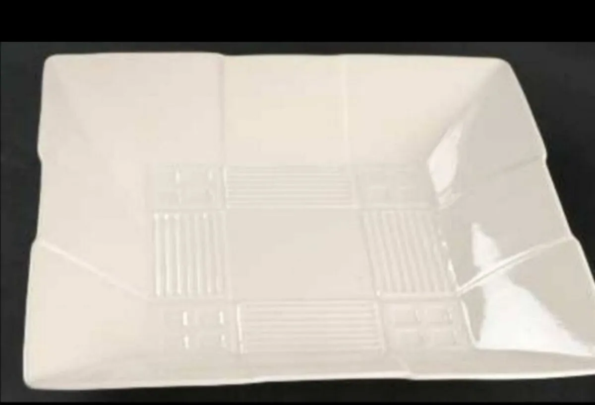 Large cream Belleek service platter - Image 1