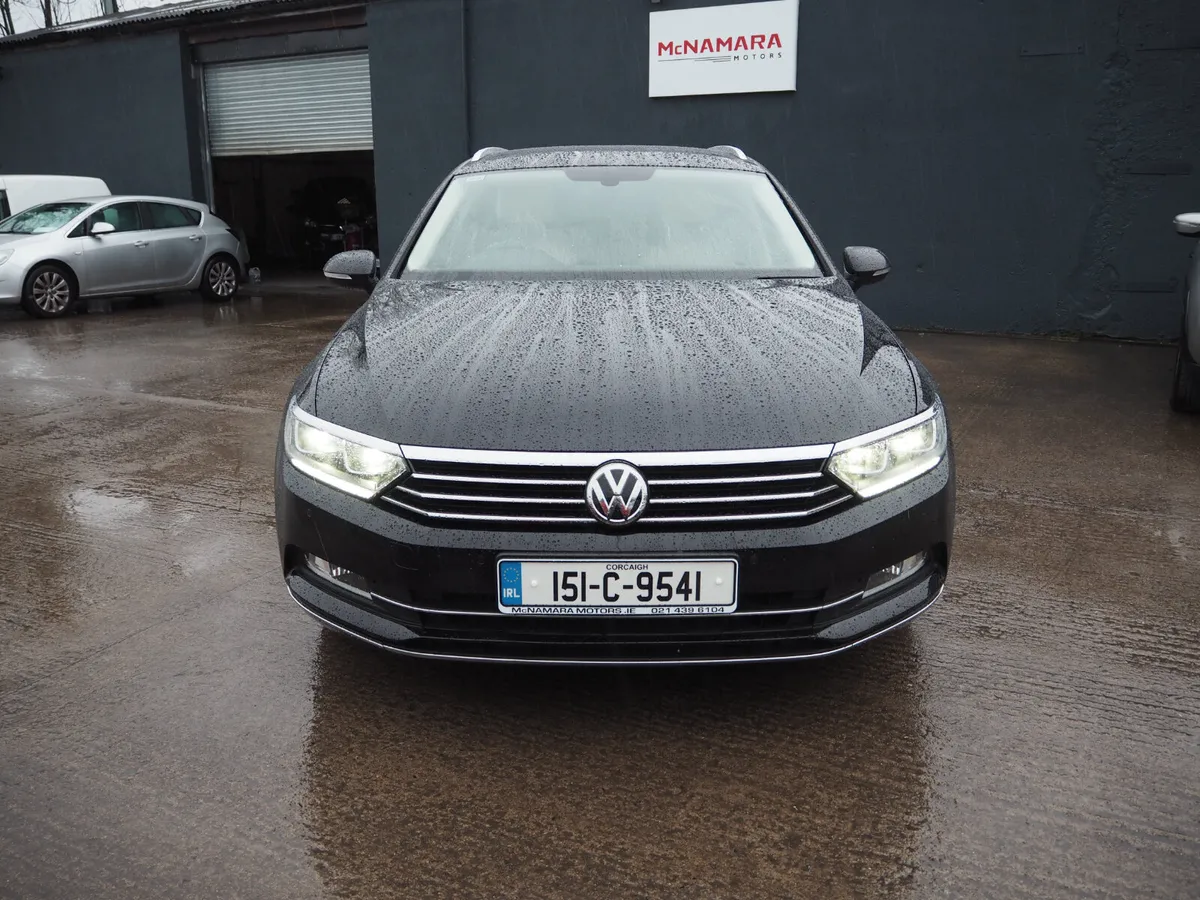 Volkswagen Passat Highline Estate Exceptional FSH - Image 4