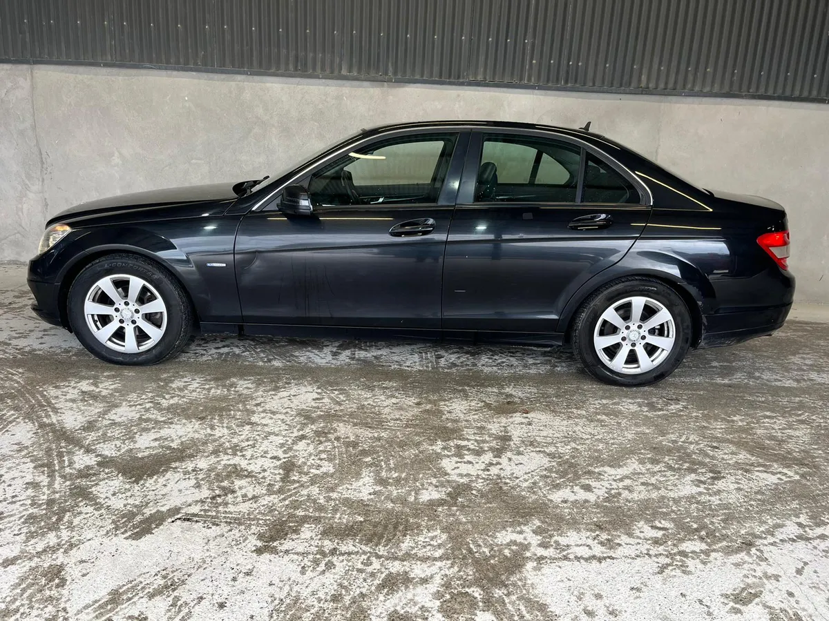 2011 MERCEDES C200 2.1 DIESEL - Image 3