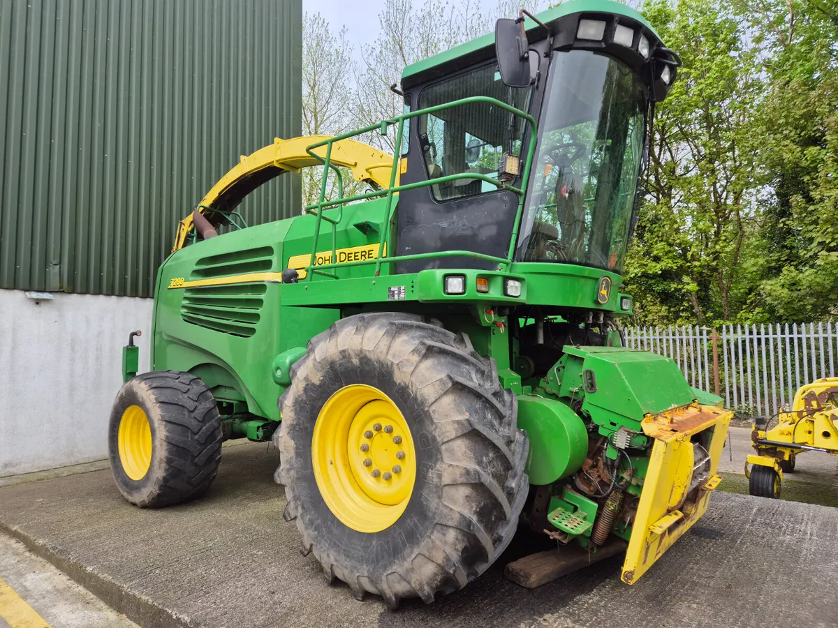 John Deere 7200 - Image 1