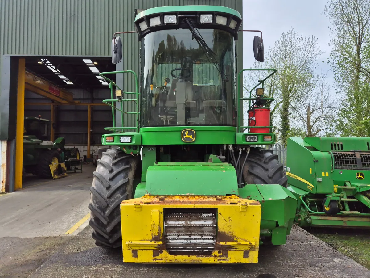 John Deere 7200 2004 - Image 2