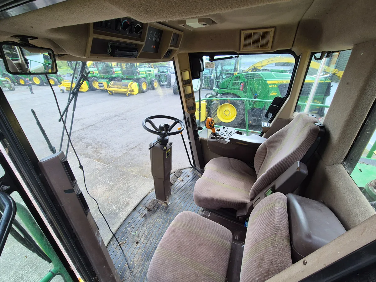 John Deere 7200 2004 - Image 4