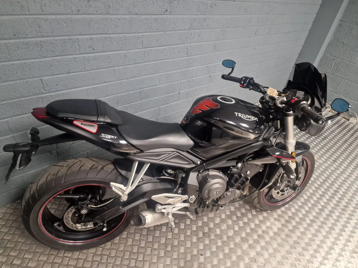 2018 TRIUMPH STREET TRIPLE 675 - Image 2
