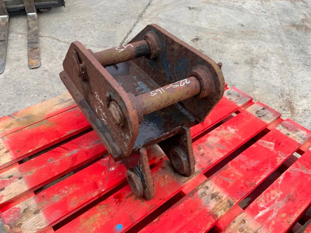 45mm x 50mm QUICK HITCH BUCKET ADAPTOR...260. - Image 4