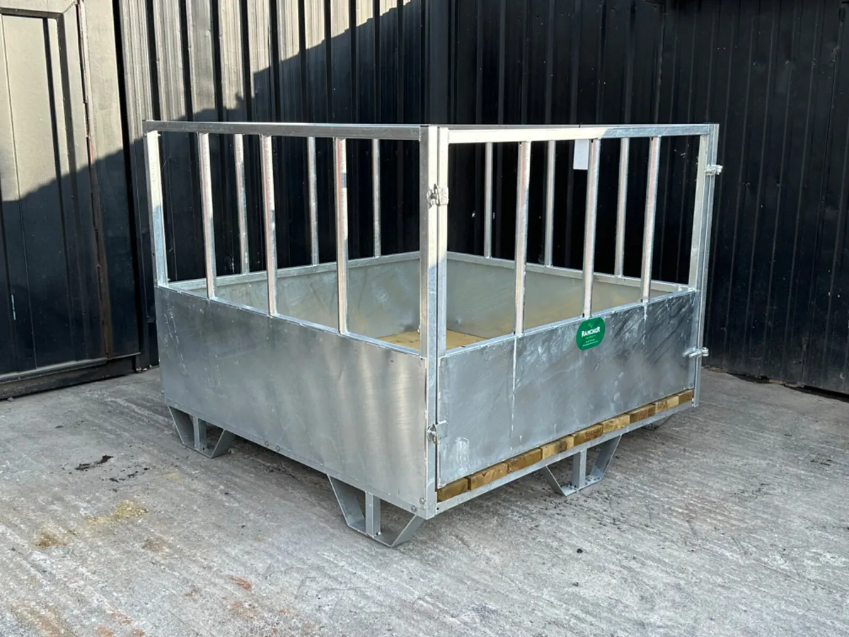 6 x 6 Feeding Box - Image 1