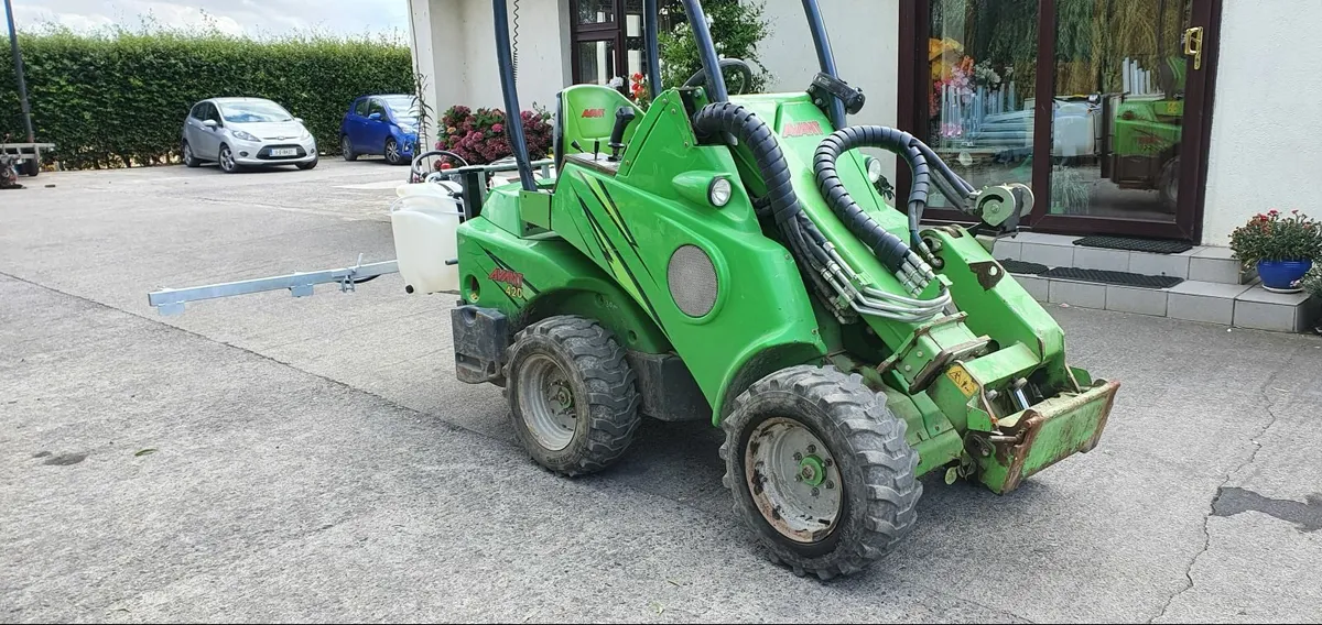 Quad or Tractor Sprayer With Booms - Image 4