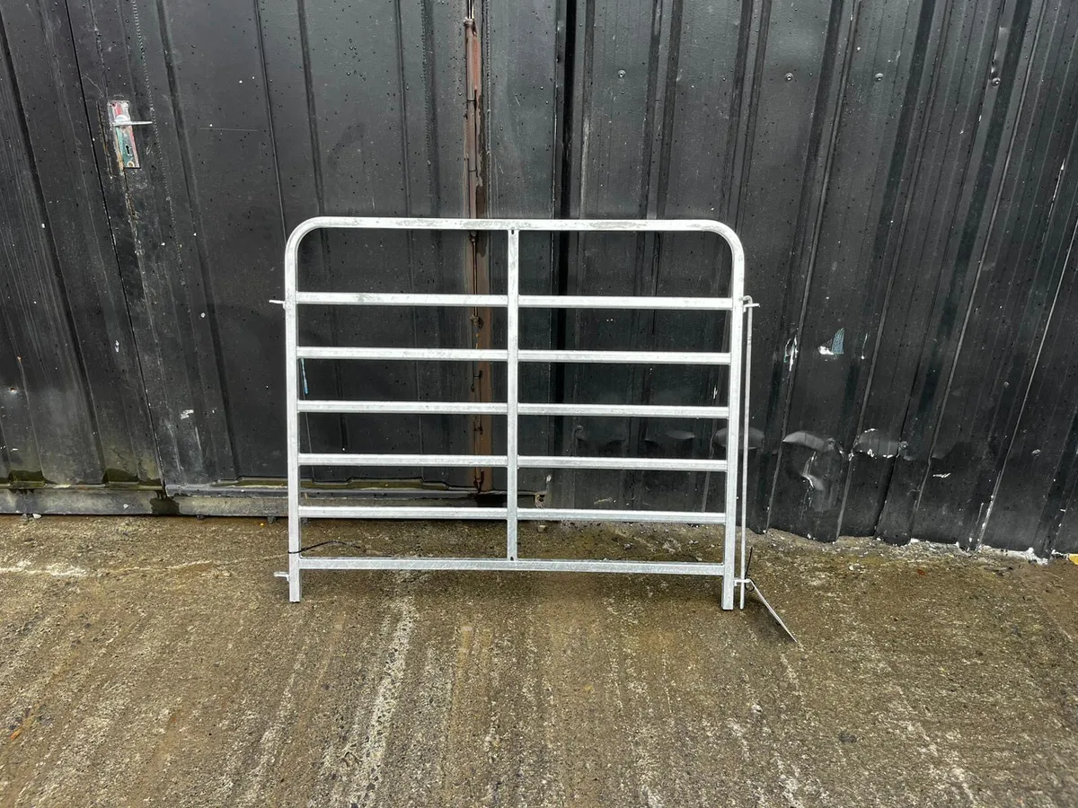 12 4Ft Sheep Hurdles - Image 1