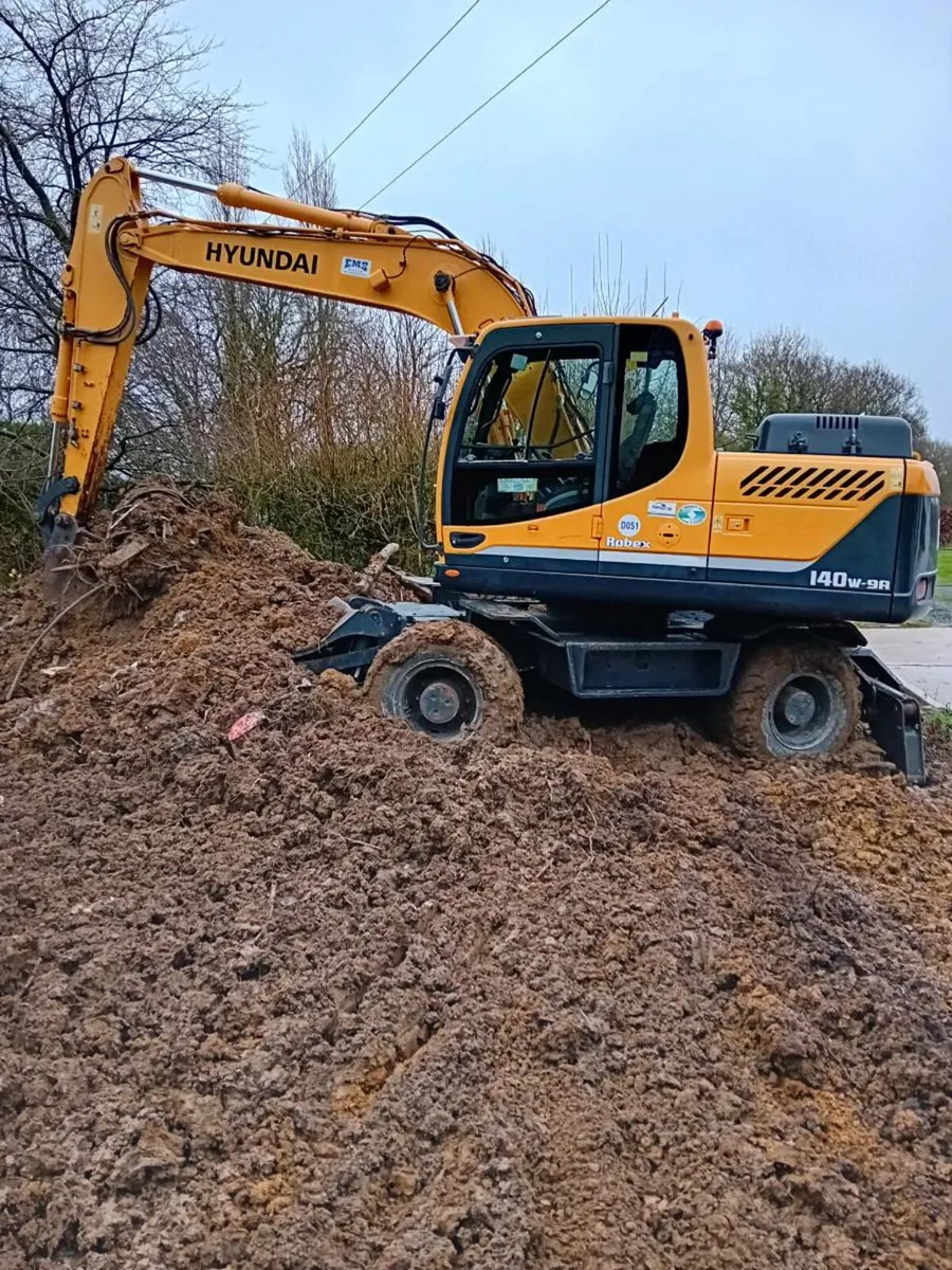 Carson Landscapes wheeled excavator hire - Image 4