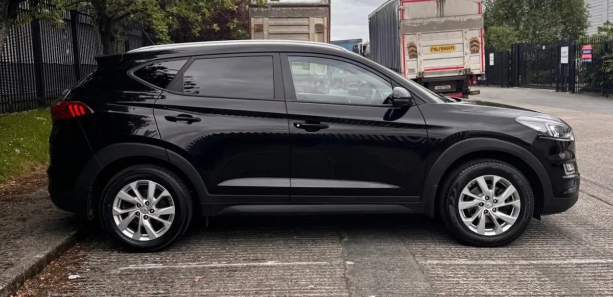 2019 Hyundai Tucson LOW KLMS - Image 3