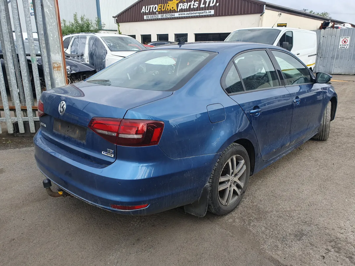 17 VOLKSWAGEN JETTA  2.0 TDI (CUU) FOR BREAKING - Image 4