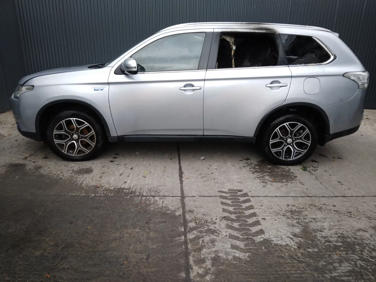 2016 MITSUBISHI OUTLANDER For Breaking/Dismantling - Image 2