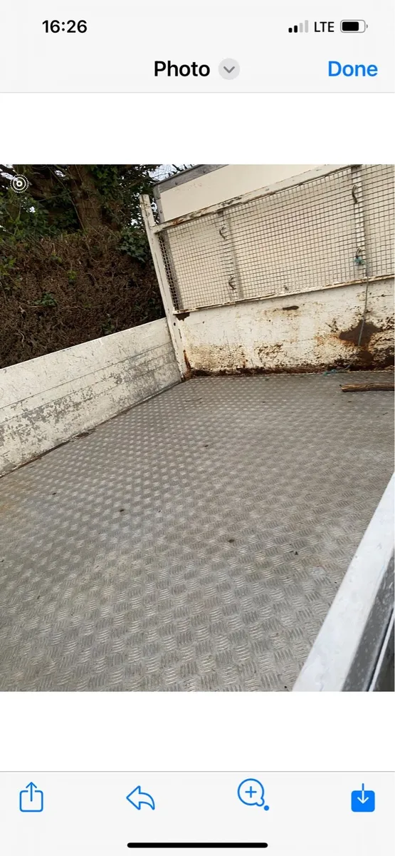Truck Body With Hydraulic Tailgate - Image 2