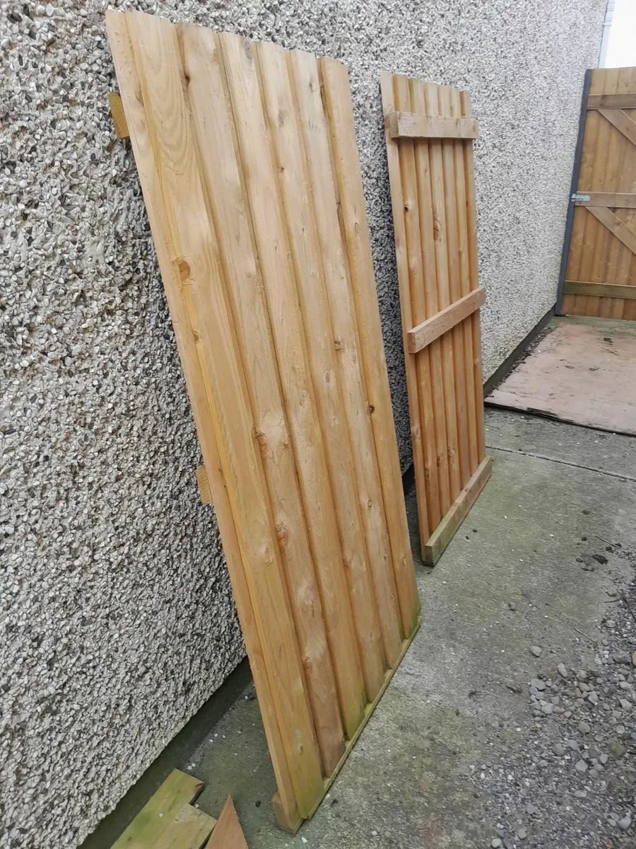 2 x NEW wood side gates - Image 1