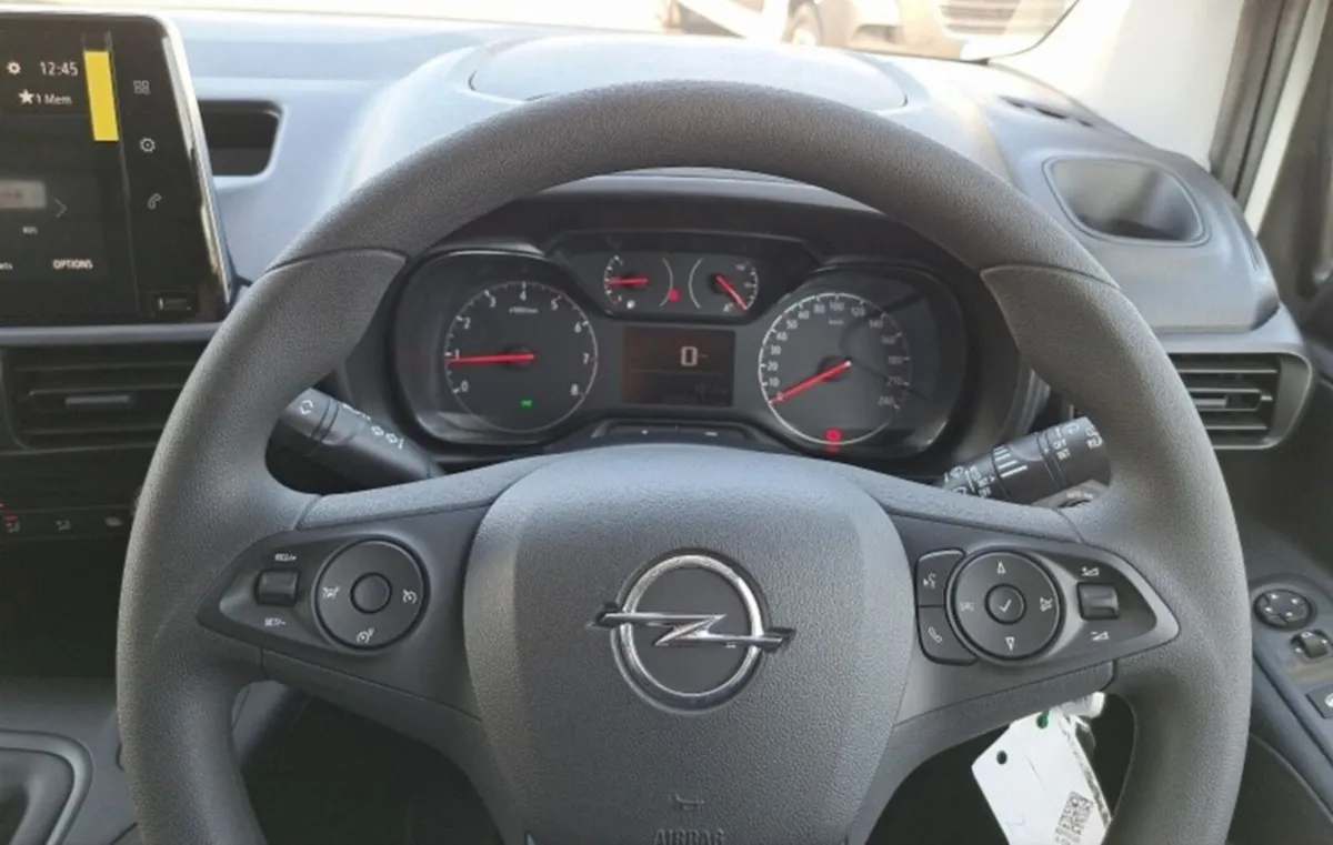 Opel Combo/2025/Auto/Wheelchair Access/Taxi Spec - Image 4