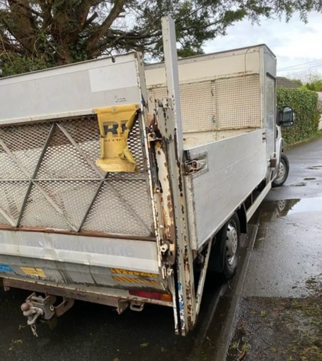 Truck Body With Hydraulic Tailgate - Image 4