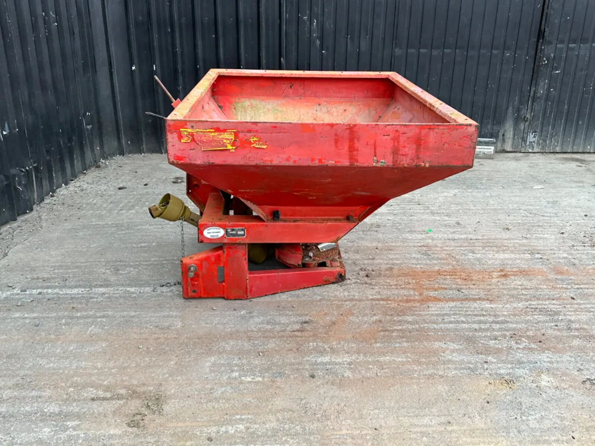 KHUN Fertiliser Spreader - Image 1