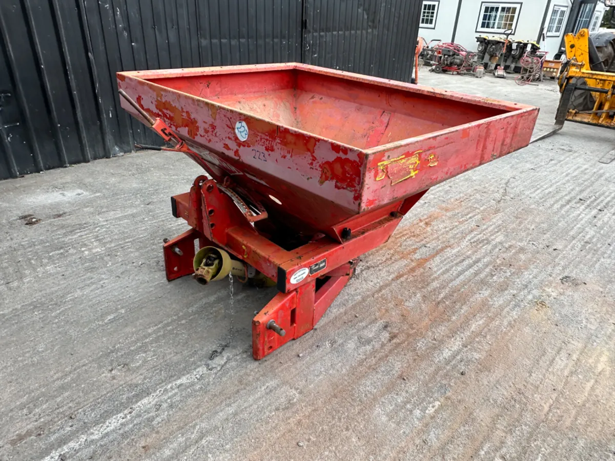 KHUN Fertiliser Spreader - Image 4