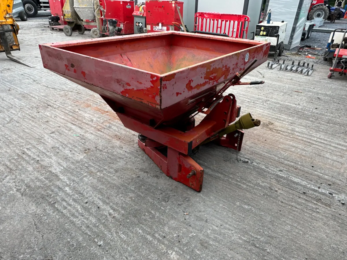 KHUN Fertiliser Spreader - Image 3