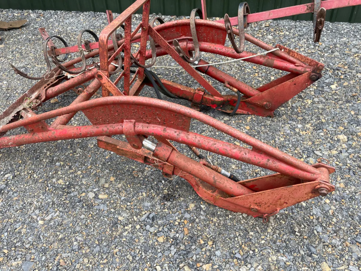 MF Loader - Image 1
