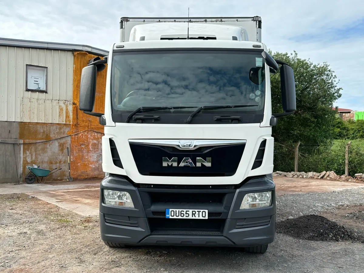 2015 MAN TGS 26 320 6X2 CURTAINSIDER. - Image 2