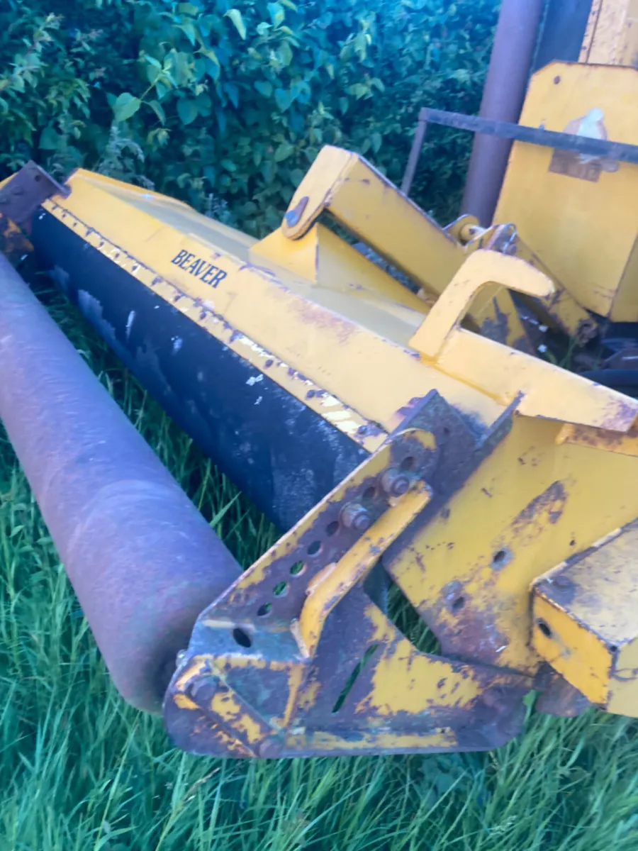 Hydraulic driven 6 ft flail mower - Image 3