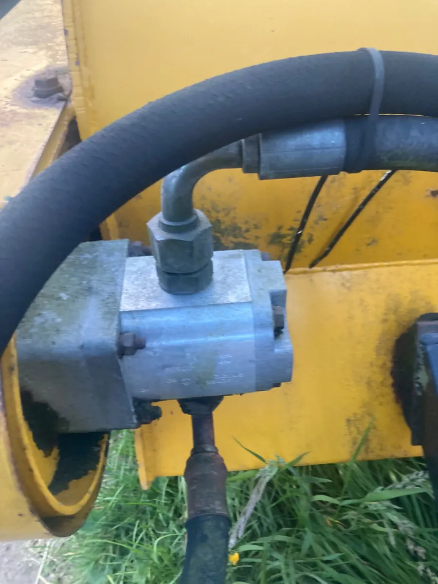 Hydraulic driven 6 ft flail mower - Image 4