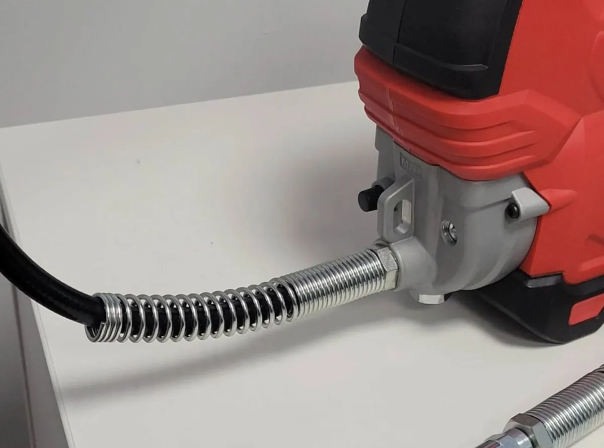 Milwaukee Bare Cordless Grease Gun - Image 3